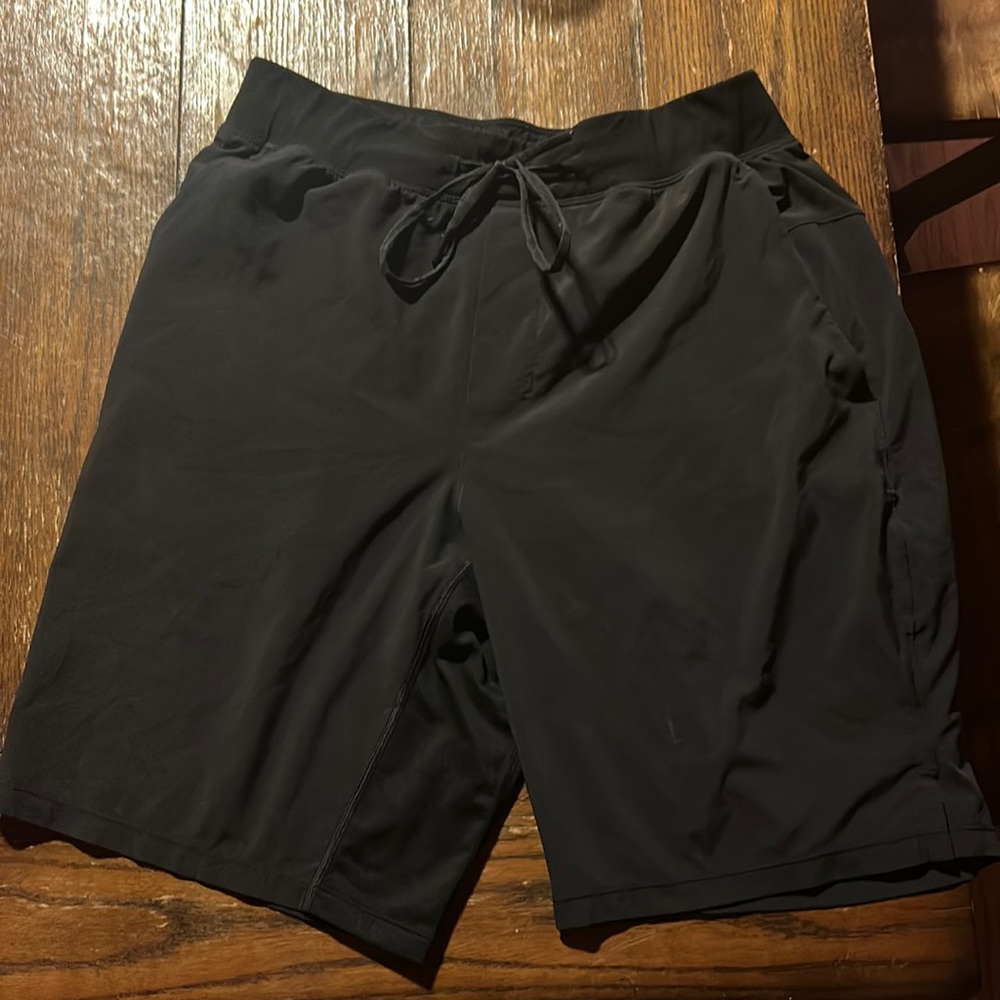 Lululemon T.H.E. Shorts black lined men’s size medium